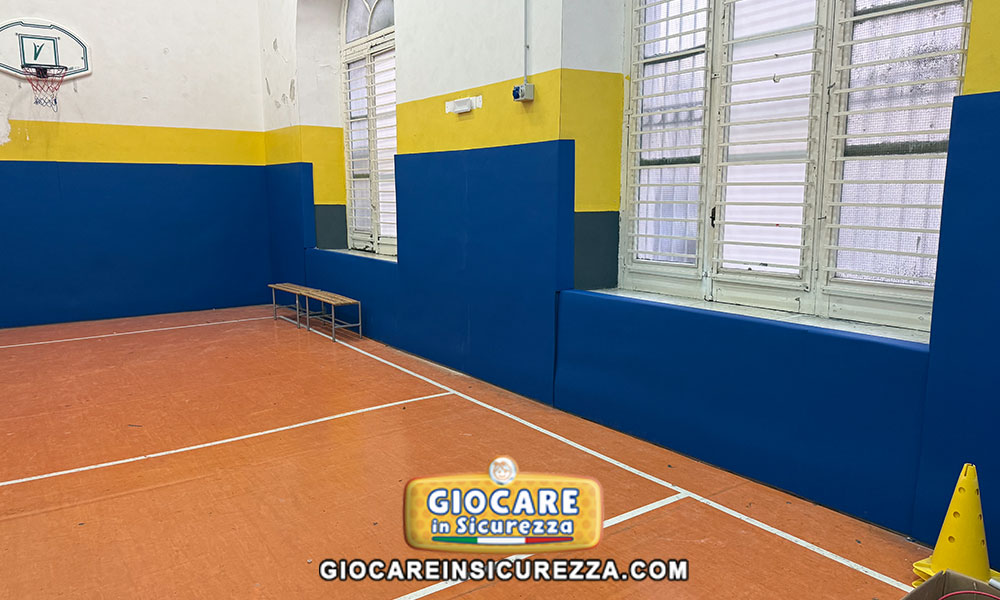 Protezioni antitrauma in euroclasse per palestra scolastica